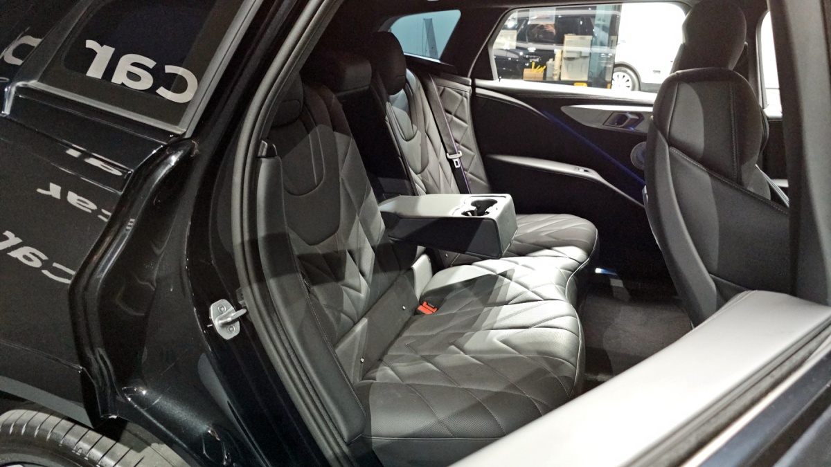 BMW XM, 2024 — фото 10 из 12