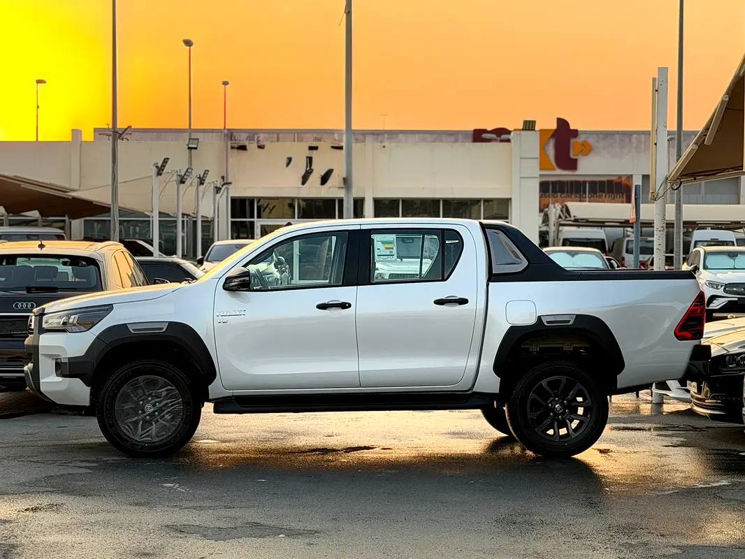Toyota Hilux, 2026 — фото 8 из 10