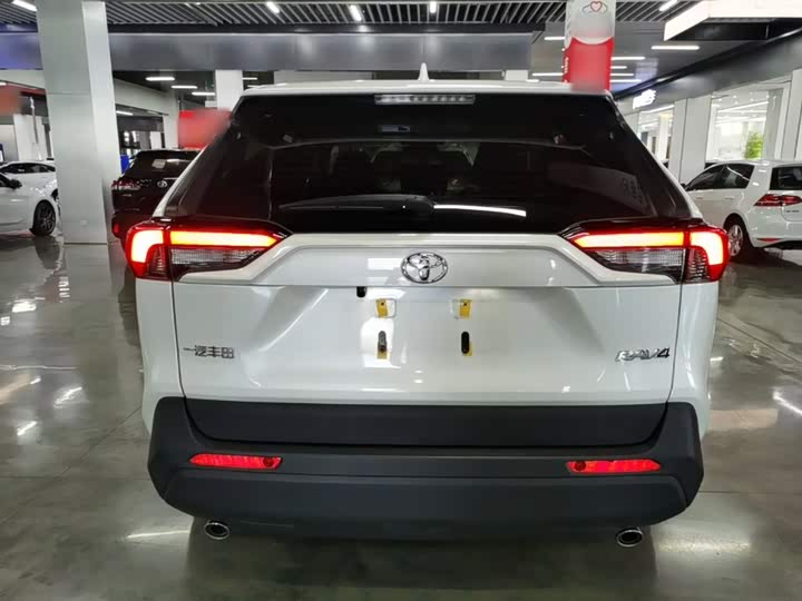 Toyota RAV4, 2025 — фото 6 из 9