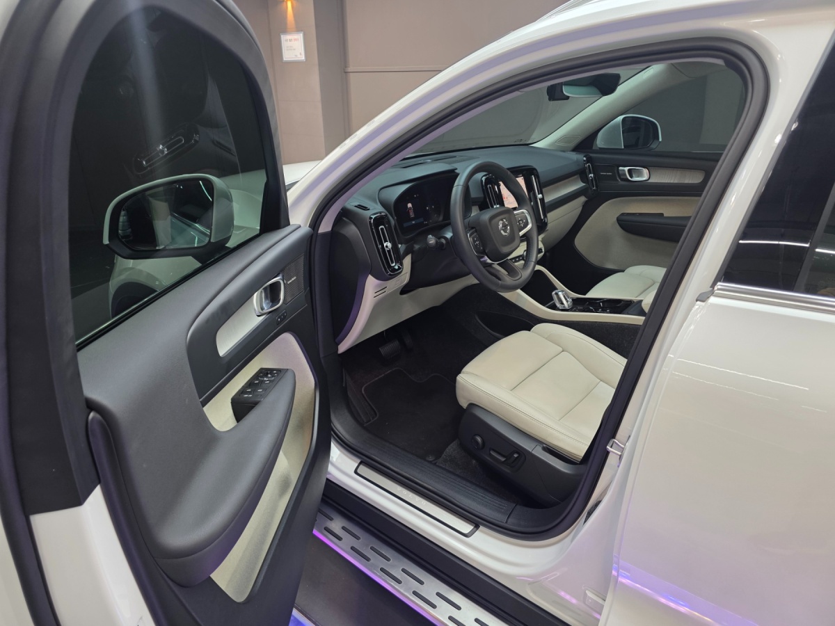 Volvo XC40, 2024 — фото 6 из 12