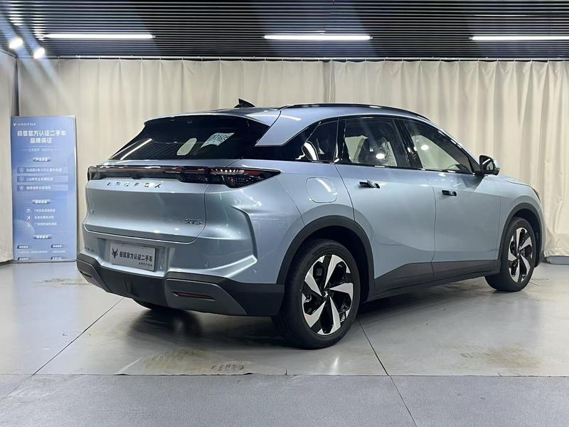 BAIC Arcfox Alpha T5, 2026 — фото 7 из 12