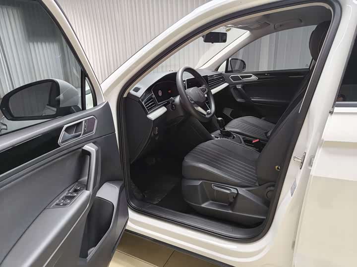 Volkswagen Tiguan L Pro, 2022 — фото 9 из 9
