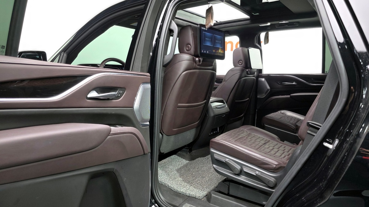 Cadillac Escalade, 2023 — фото 10 из 12