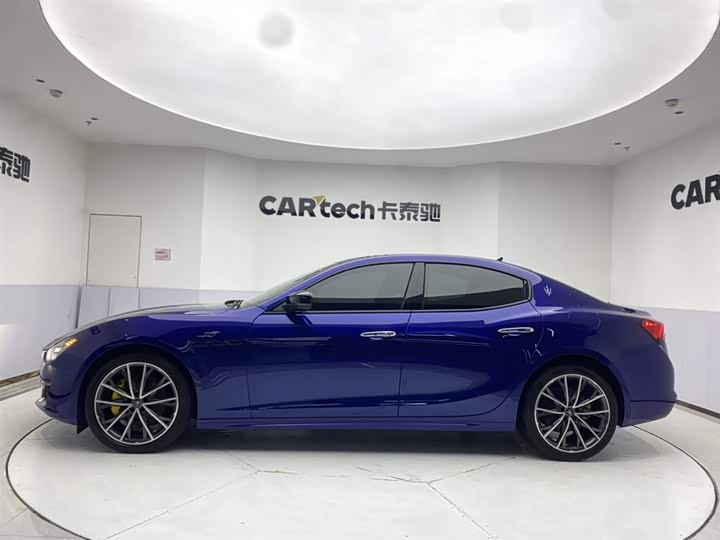 Maserati Ghibli, 2022 — фото 8 из 9