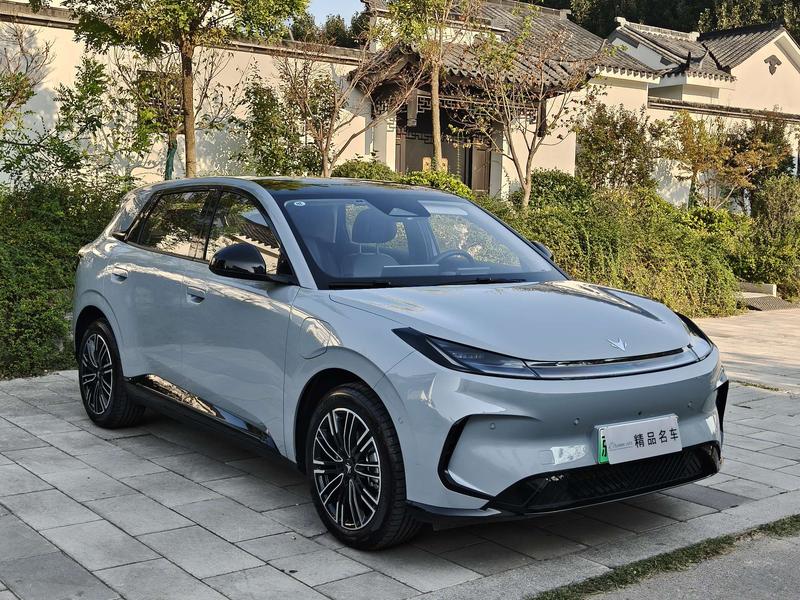 BAIC Arcfox T1, 2025 — фото 3 из 12