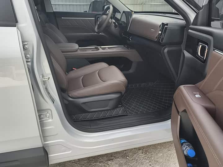 Wuling Starlight 560 Hybrid/EV, 2025 — фото 8 из 9