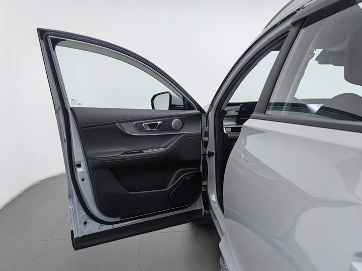 Chery Tiggo 8 Pro Hybrid, 2023 — фото 8 из 9