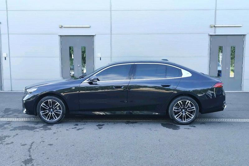BMW 5 Series, 2025 — фото 3 из 12
