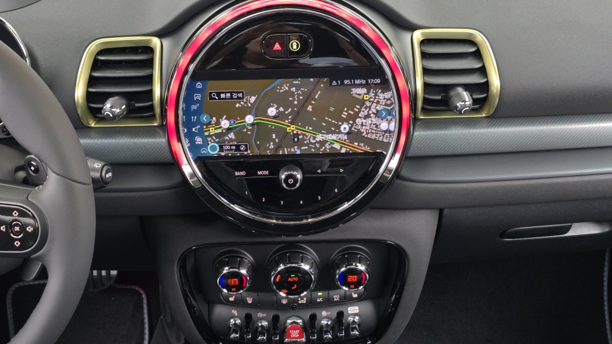 Mini Clubman, 2023 — фото 11 из 12