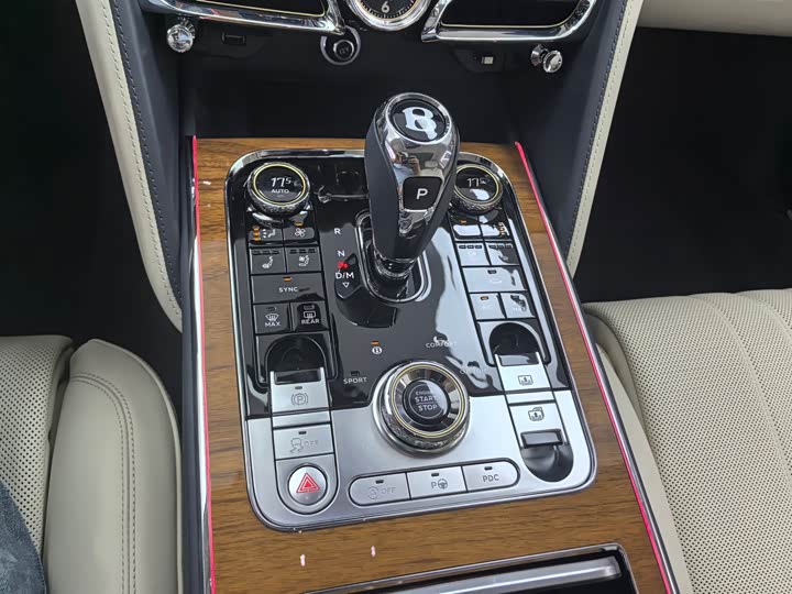 Bentley Flying Spur, 2022 — фото 9 из 9