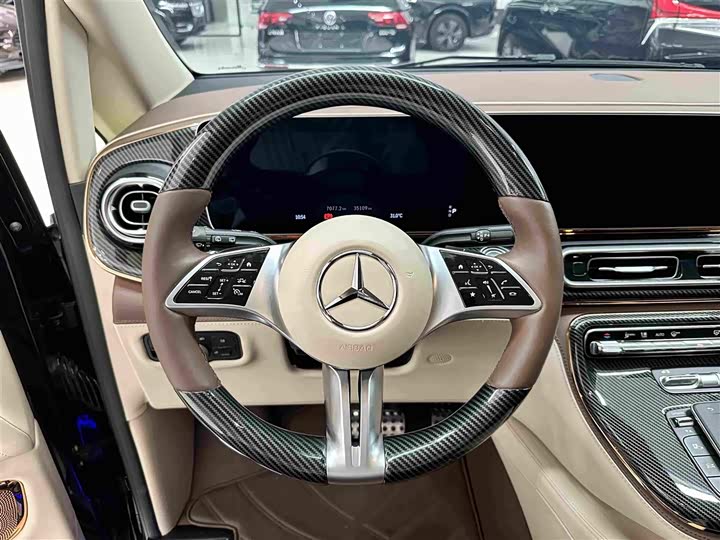 Mercedes-Benz V-Class, 2024 — фото 7 из 9
