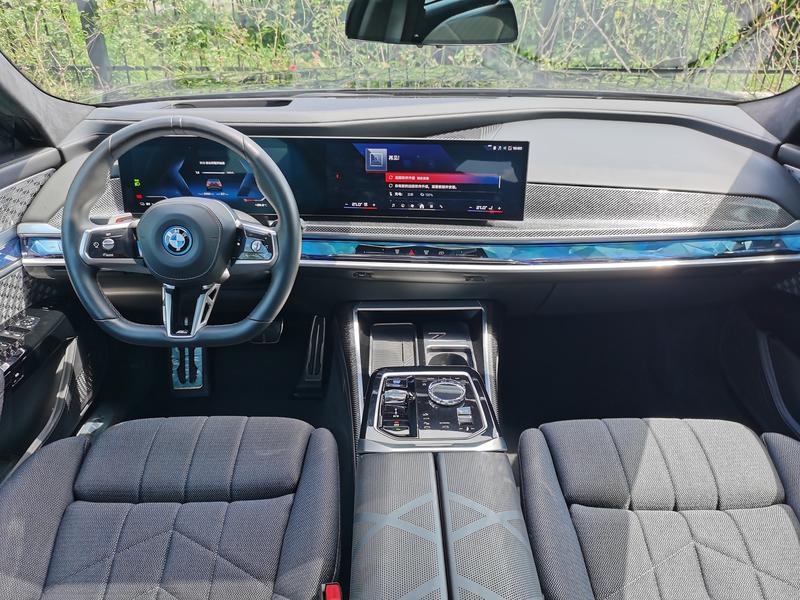 BMW i7, 2024 — фото 7 из 12
