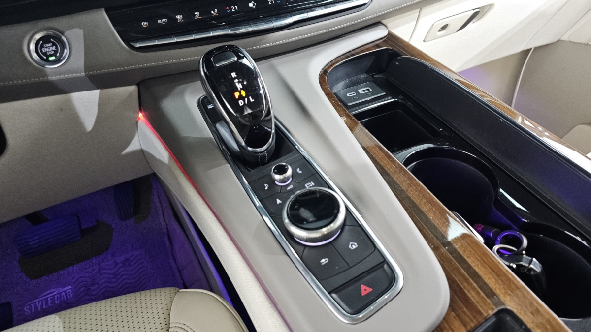 Cadillac Escalade, 2023 — фото 8 из 12
