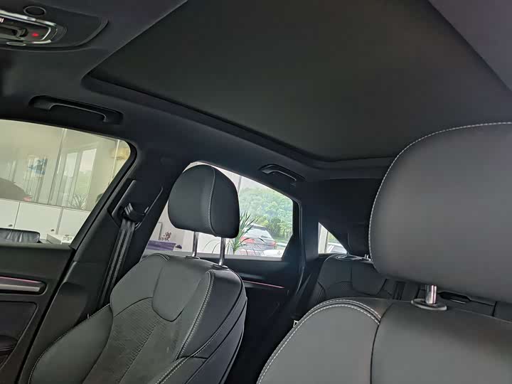 Audi Q5L Sportback, 2023 — фото 2 из 7