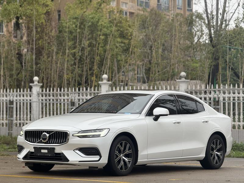 Volvo S60, 2023 — купить в Твери под ключ