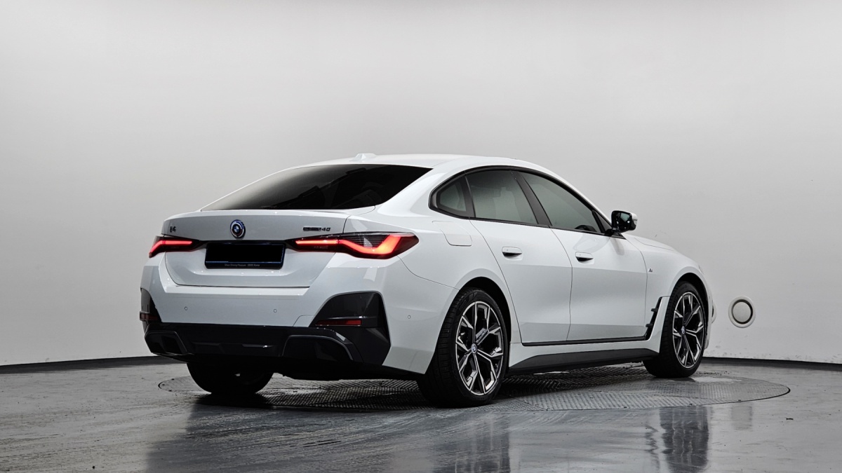 BMW i4, 2022 — фото 2 из 12