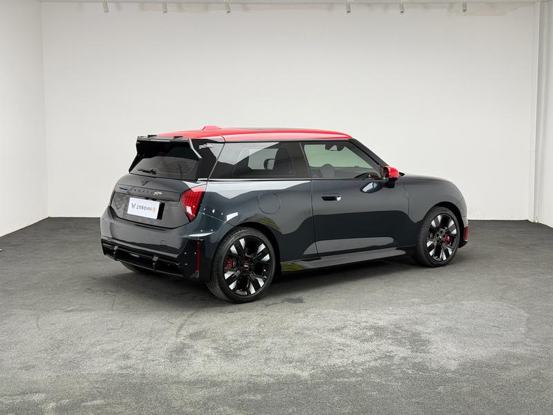 Mini Cooper JCW, 2025 — фото 5 из 9