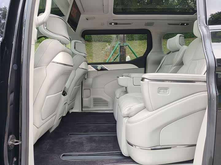 Volvo EM90, 2024 — фото 5 из 9