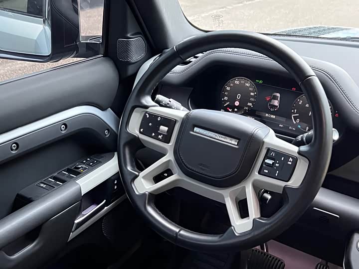 Land Rover Defender, 2022 — фото 8 из 9