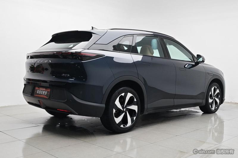 BAIC Arcfox Alpha T5, 2025 — фото 4 из 12