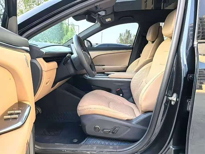 BAIC Arcfox Alpha T5, 2025 — фото 5 из 9
