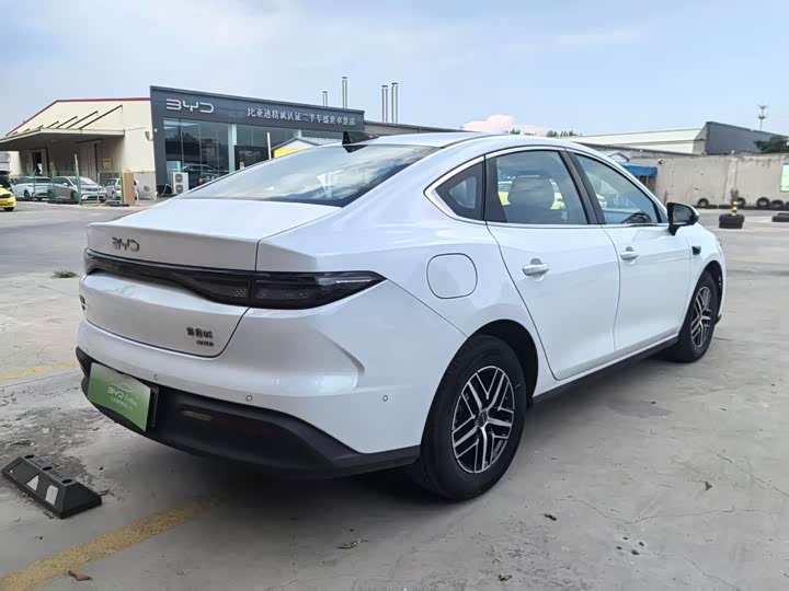 BYD Seal 05 DM-i Hybrid, 2024 — фото 9 из 9