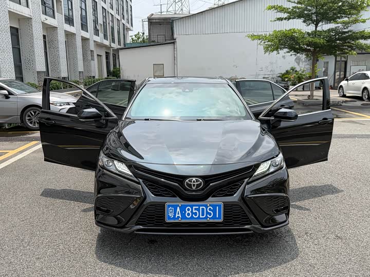 Toyota Camry, 2022 — фото 2 из 9