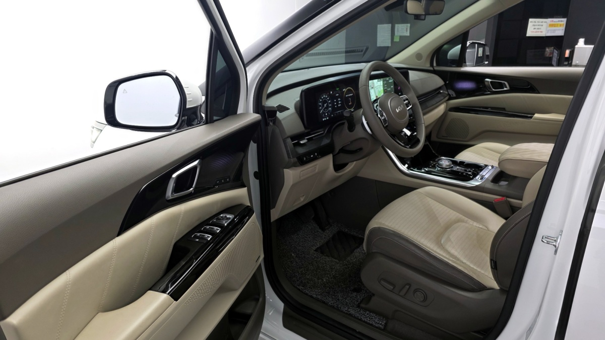 Kia Carnival, 2023 — фото 9 из 12
