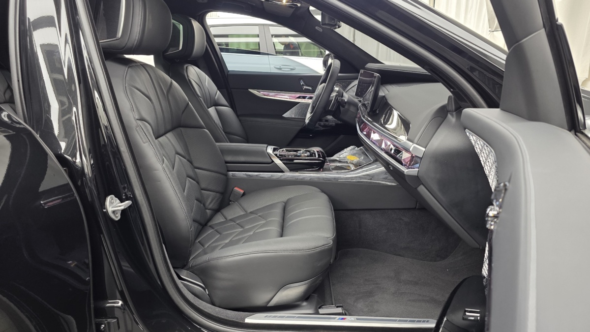 BMW 7 Series, 2025 — фото 10 из 12