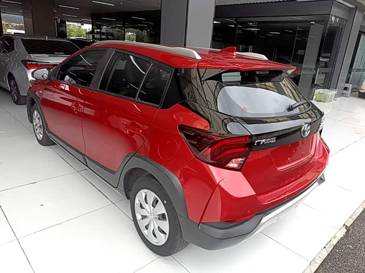 Toyota Yaris L Hatchback, 2021 — фото 5 из 9