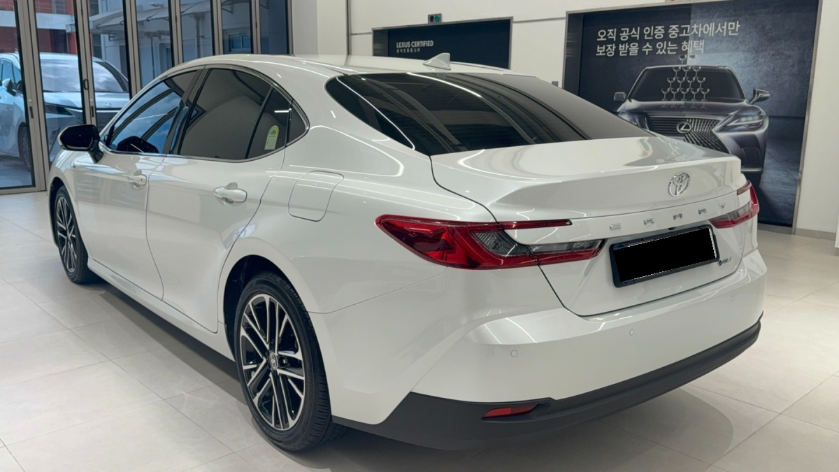 Toyota Camry, 2025 — фото 2 из 12