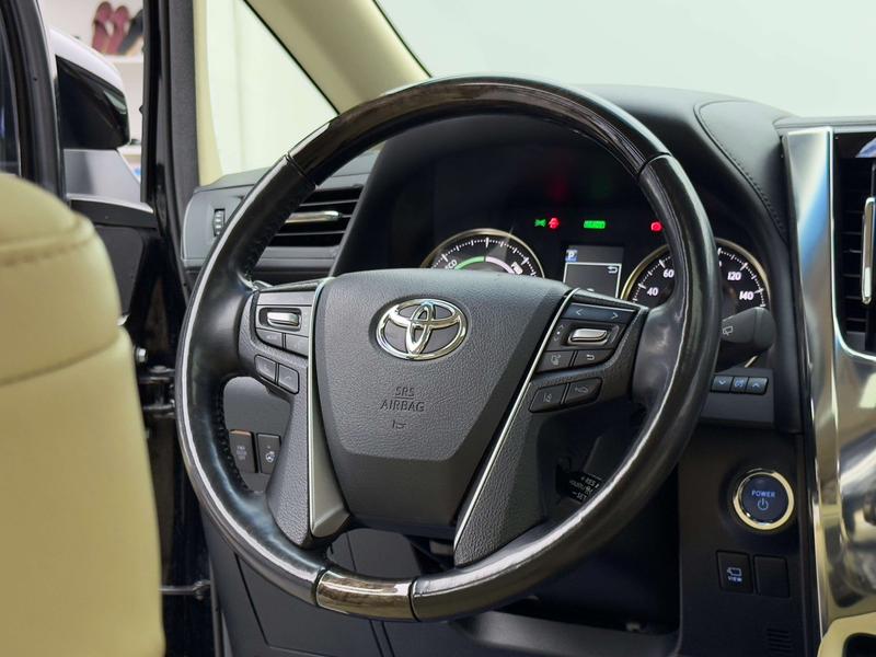 Toyota Vellfire, 2021 — фото 8 из 12