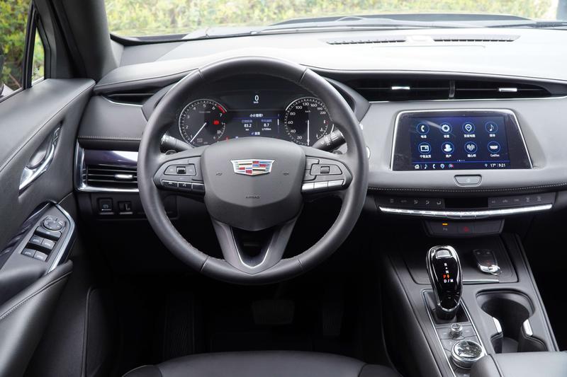 Cadillac XT4, 2022 — фото 8 из 12
