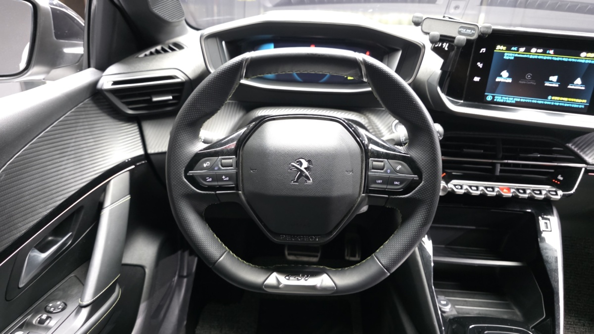 Peugeot 208, 2023 — фото 12 из 12