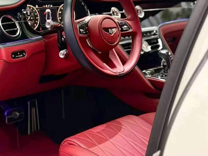 Bentley Flying Spur Hybrid, 2022 — фото 6 из 7