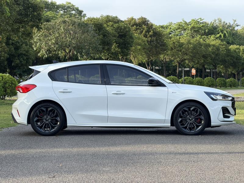 Ford Focus, 2022 — фото 8 из 12