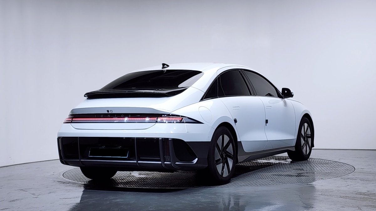 Hyundai Ioniq 6, 2022 — фото 2 из 12