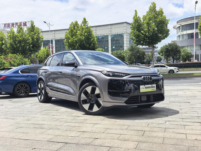 Audi Q6L e-tron, 2025 — фото 3 из 12