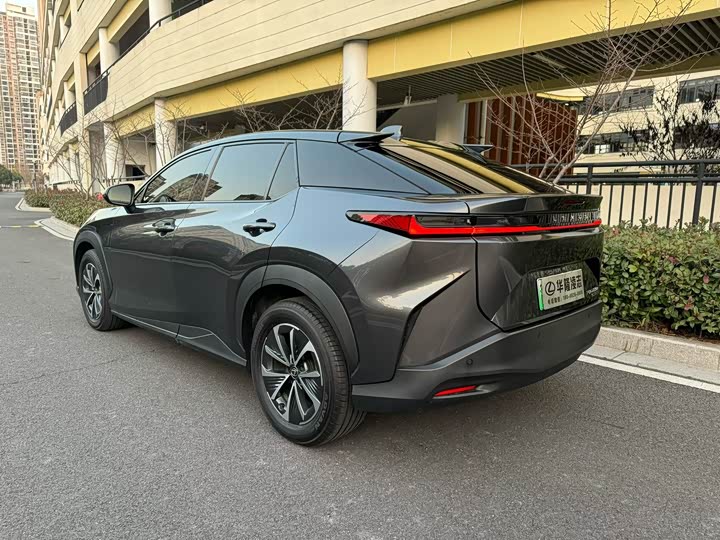 Lexus RZ, 2023 — фото 3 из 9