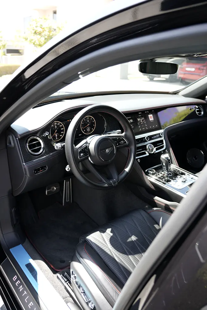 Bentley Flying Spur, 2022 — фото 4 из 10