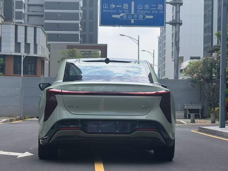 Hongqi EH7, 2026 — фото 5 из 11
