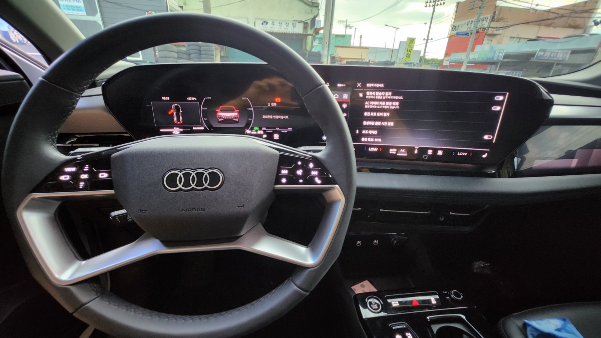 Audi Q6 e-tron, 2025 — фото 9 из 12