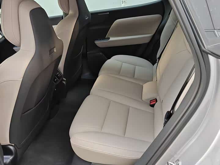 Volvo XC70 Hybrid, 2025 — фото 5 из 5