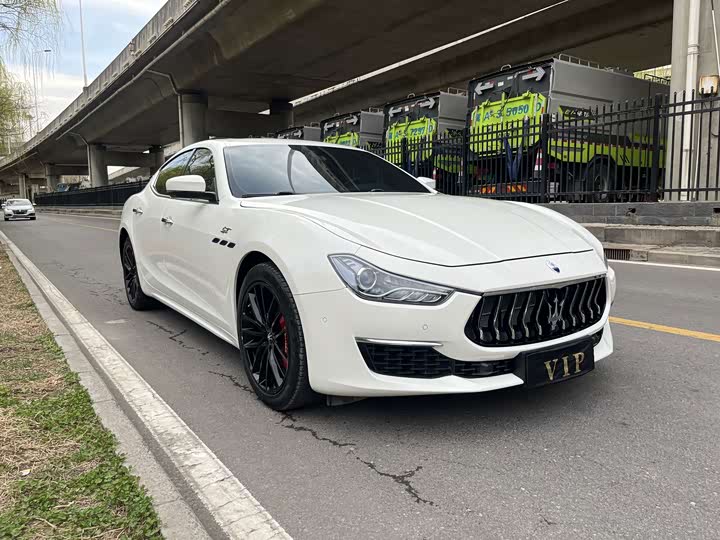 Maserati Ghibli, 2023 — фото 3 из 9