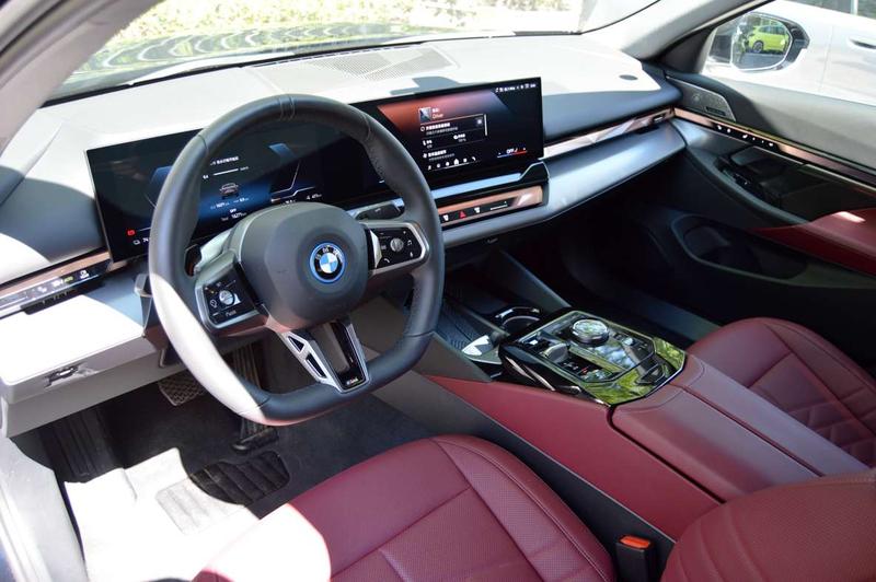 BMW i5, 2025 — фото 7 из 12