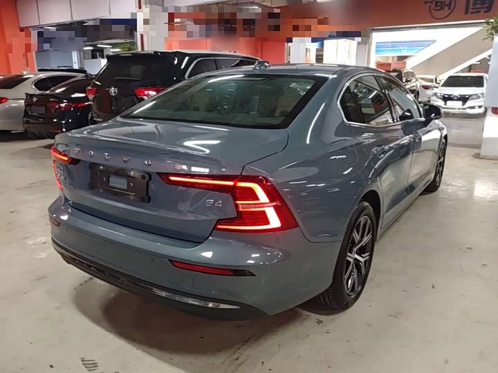 Volvo S60, 2023 — фото 7 из 9