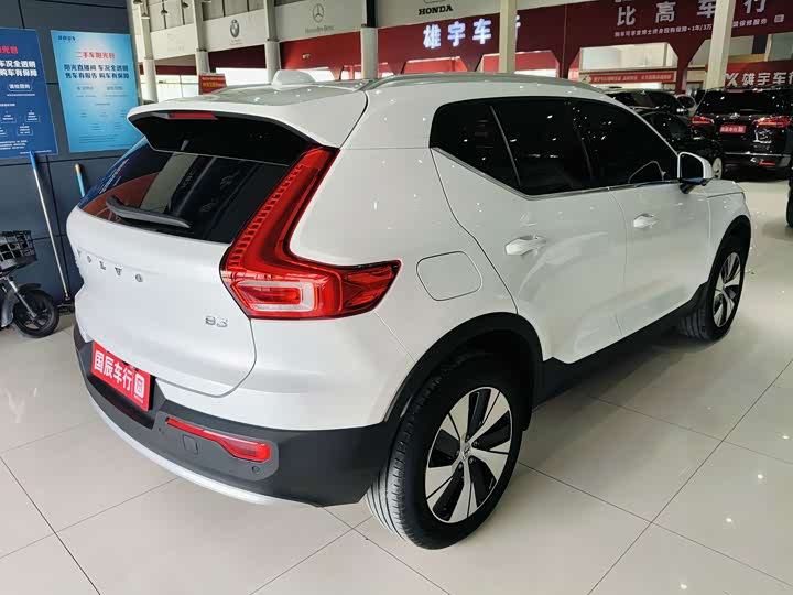 Volvo XC40, 2023 — фото 7 из 9