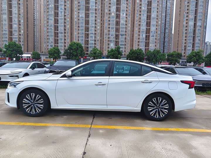 Nissan Teana, 2023 — фото 4 из 9
