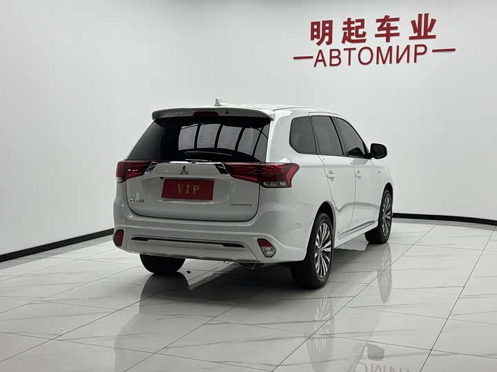 Mitsubishi Outlander, 2023 — фото 9 из 9