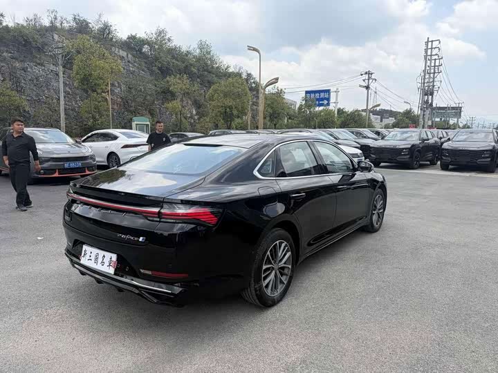 Geely Preface L, 2025 — фото 9 из 9